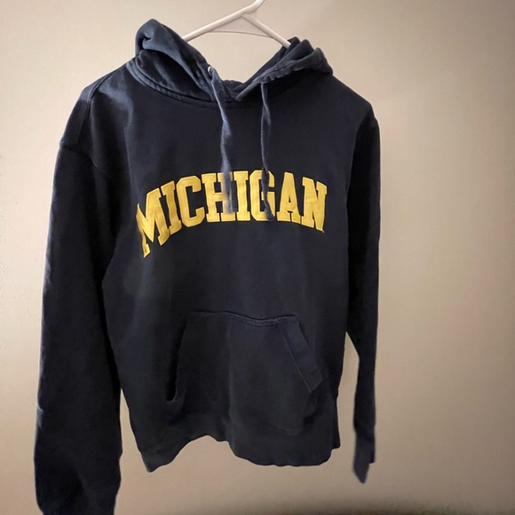 Tops - vintage michigan state hoodie